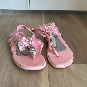 Childrens pink sandles.